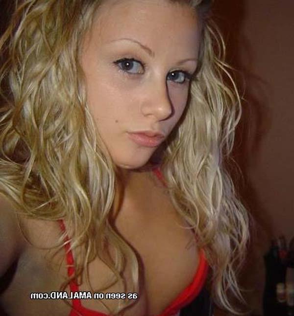 16P Nice steamy collection of an amateur sexy blondie's hot selfpics