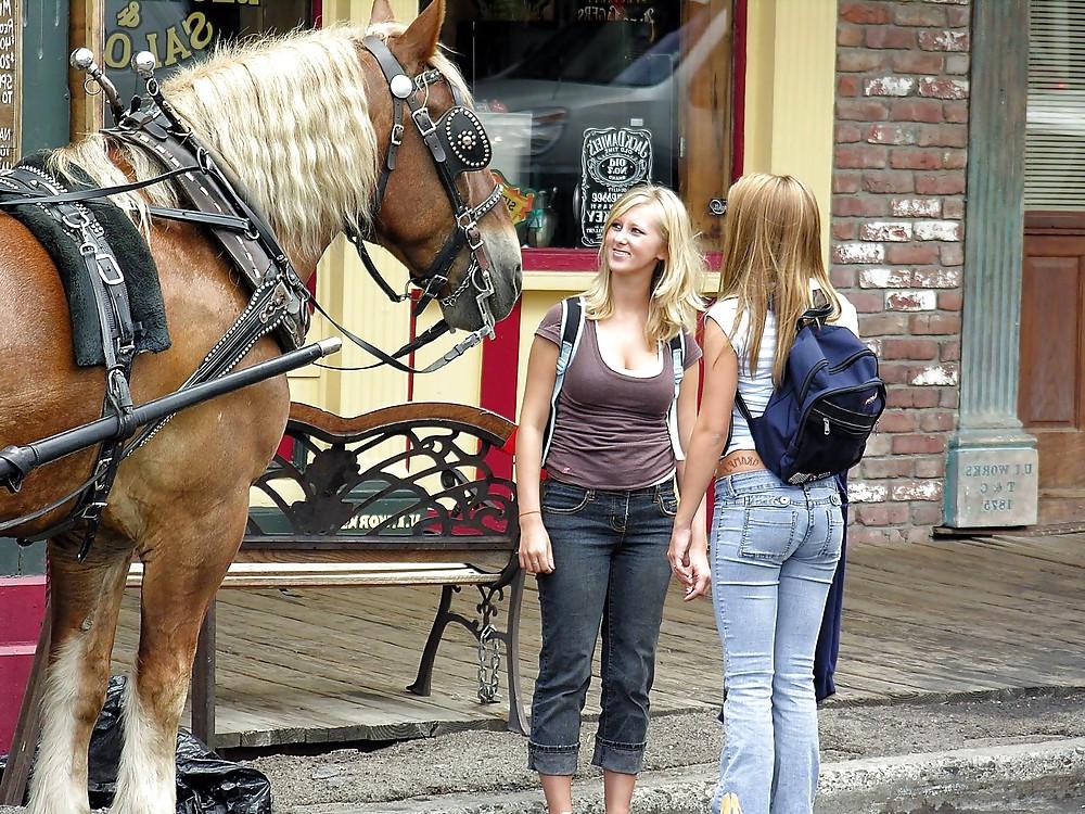25P A few butts in jeans - no porn