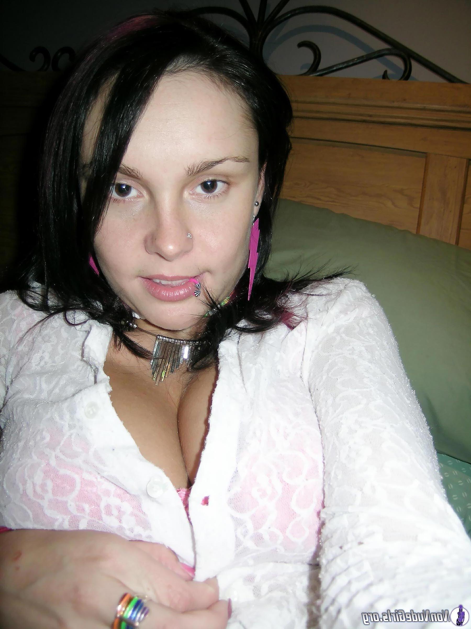 20P Pictures of hot teen cuties flaunting their bodies