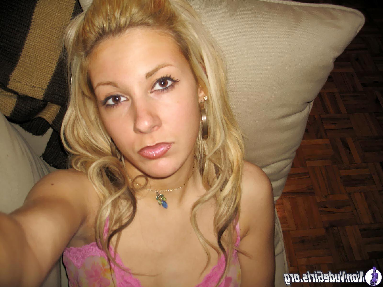 20P Pictures of hot teen cuties flaunting their bodies