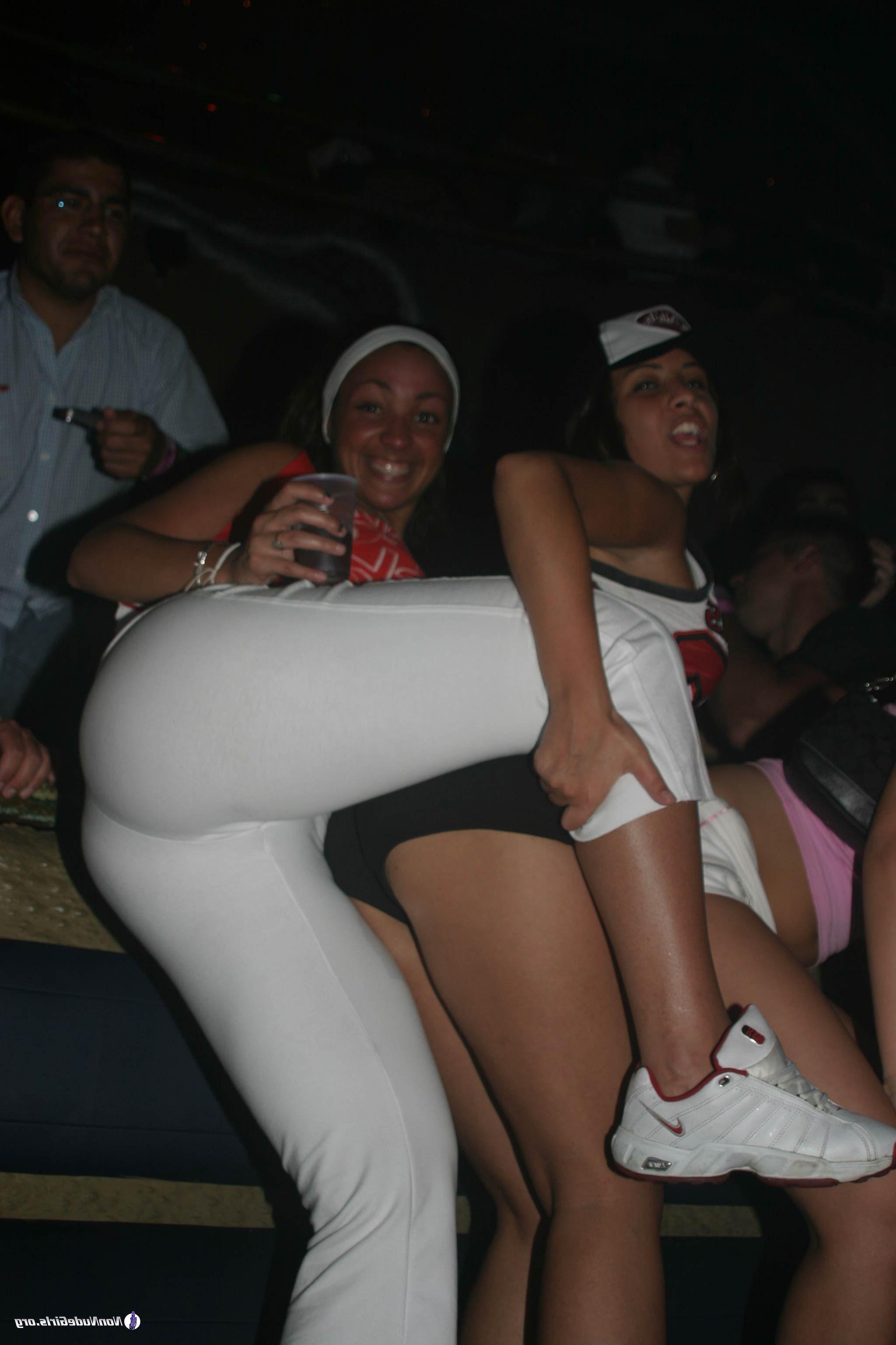 20P Pictures of hot and horny coeds partying