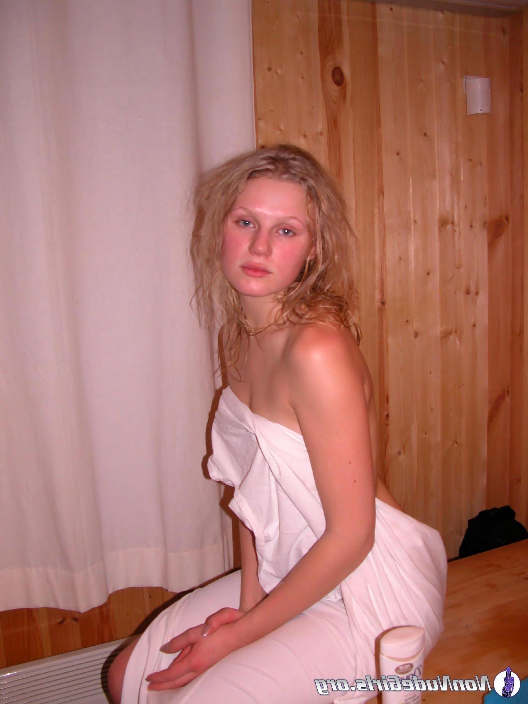 19P Pictures of a hot coeds going slutty