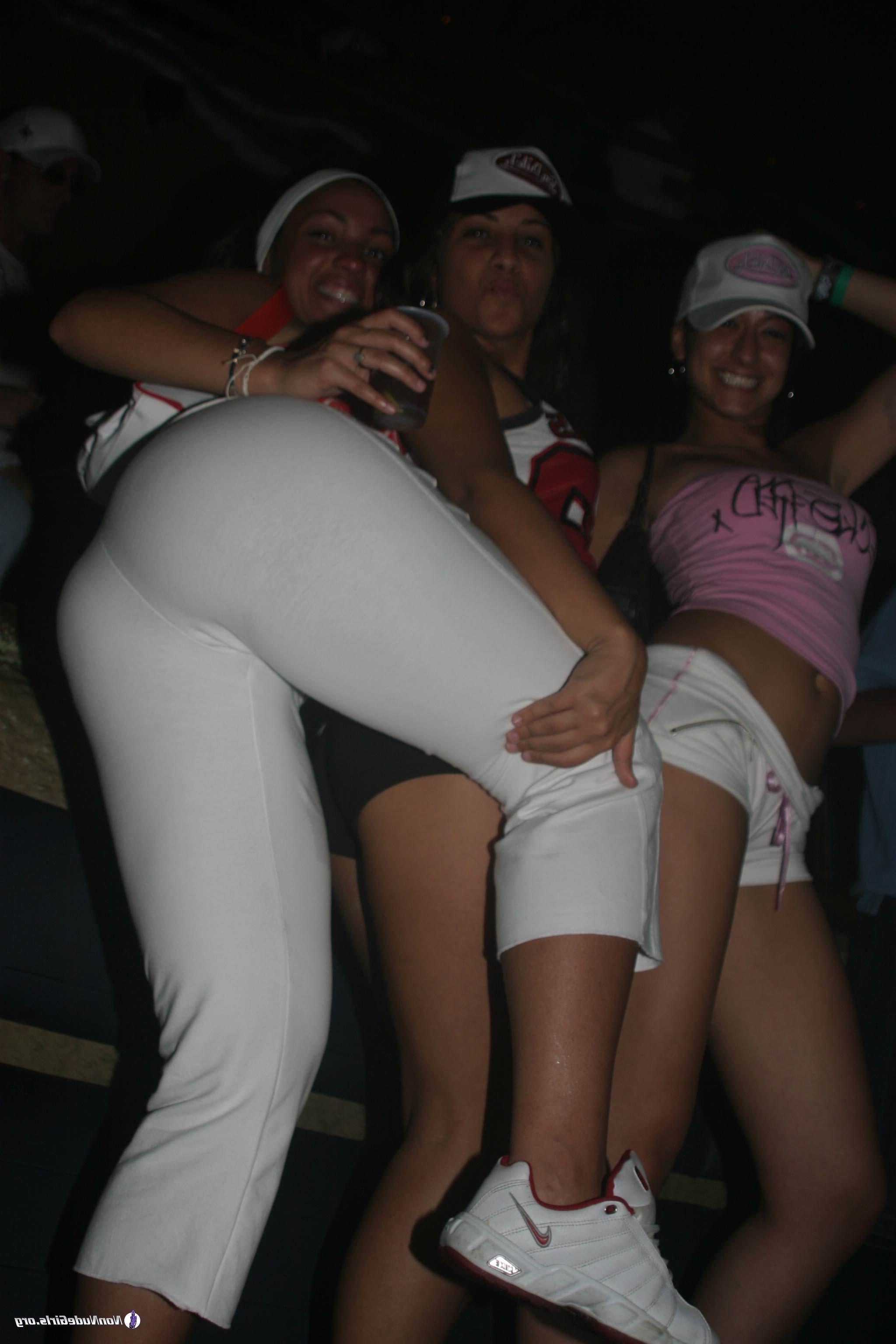 20P Pictures of hot teens partying