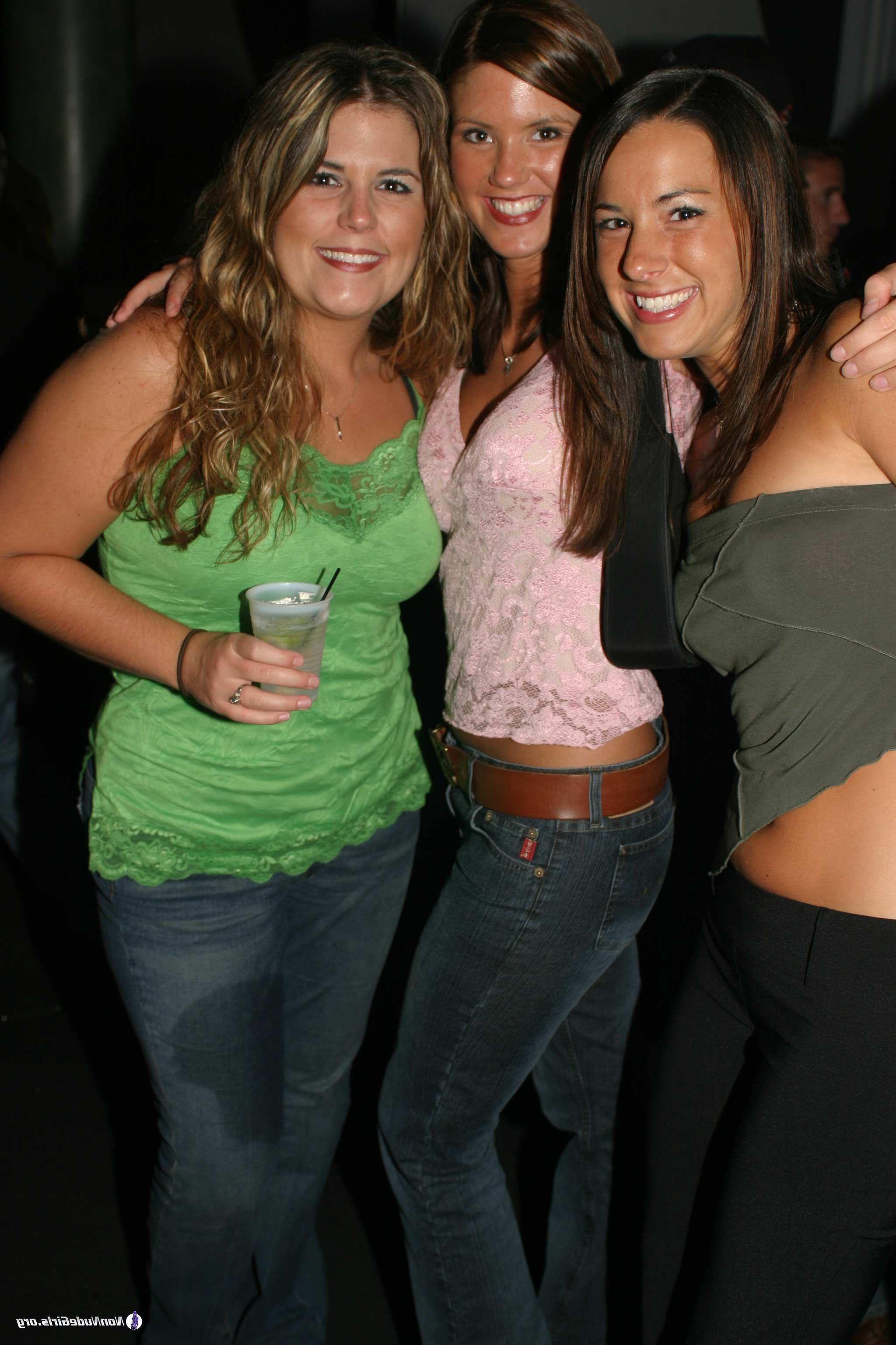 17P Pictures of hot teens flaunting their hotness
