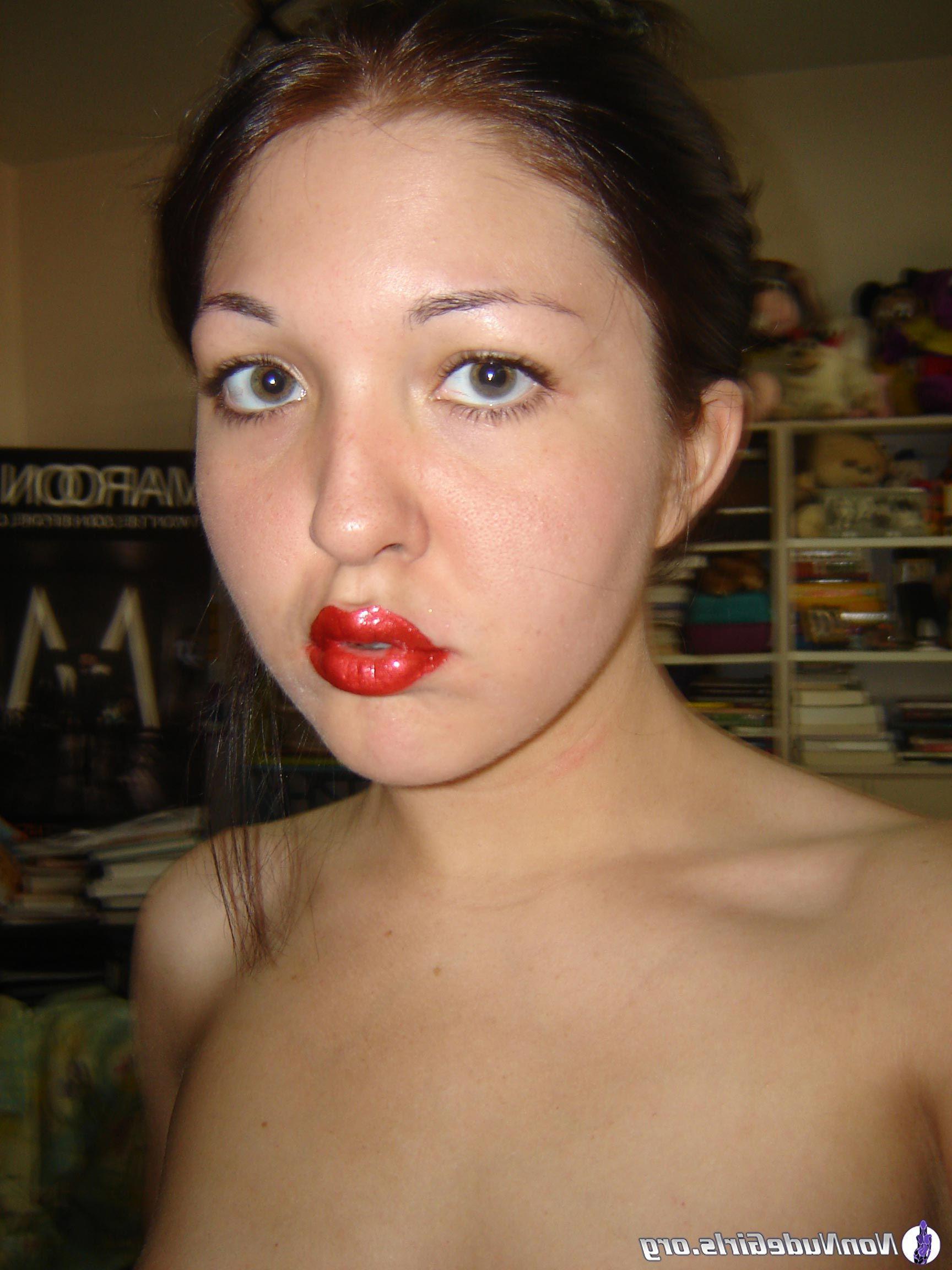 20P Pictures of hot teen amateurs being naughty