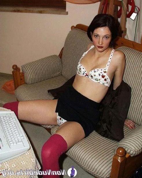 20P Pictures of hot and horny girlfriends teasing