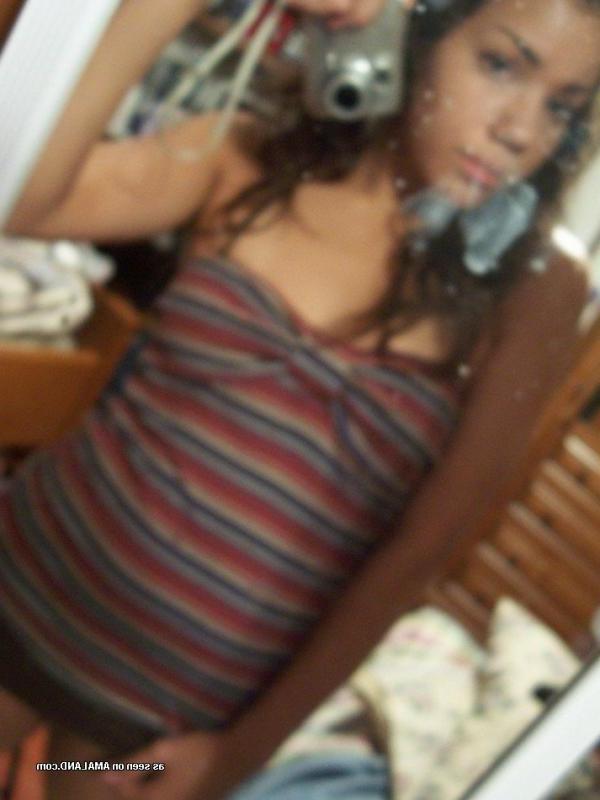 15P Photos of a kinky amateur chick showing her tits and pussy