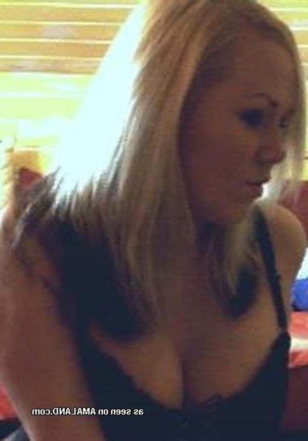16P Pictures of hot girlfriends taking sexy pics of themselves