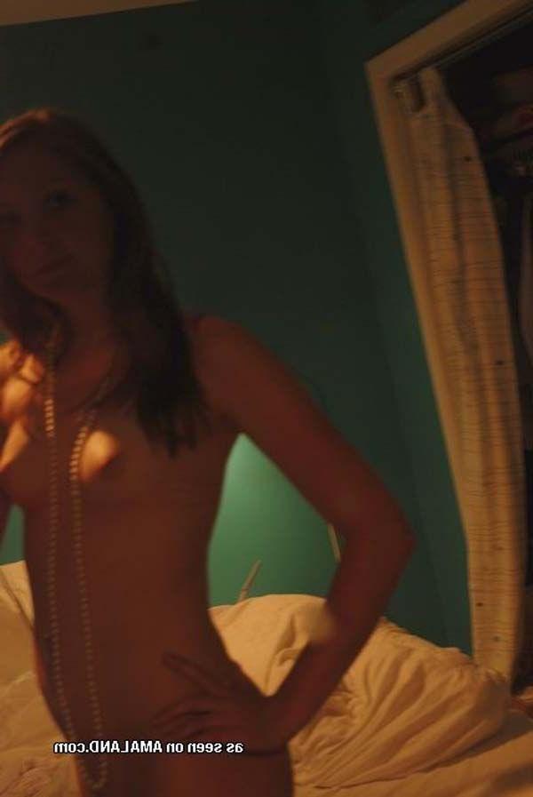 16P Pictures of a hot and horny gf taking pics of herself