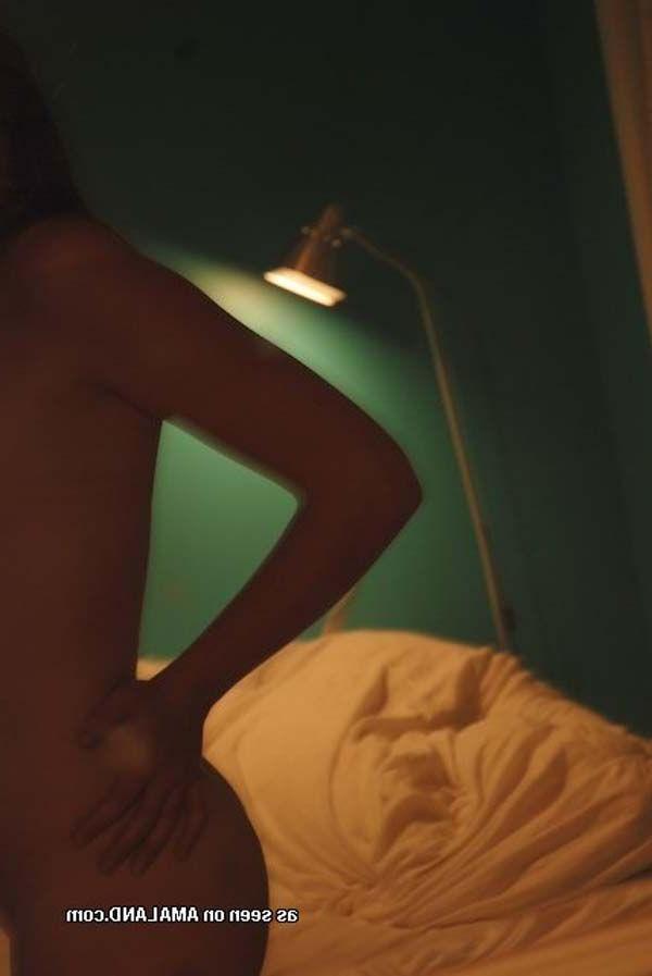 16P Pictures of a hot and horny gf taking pics of herself