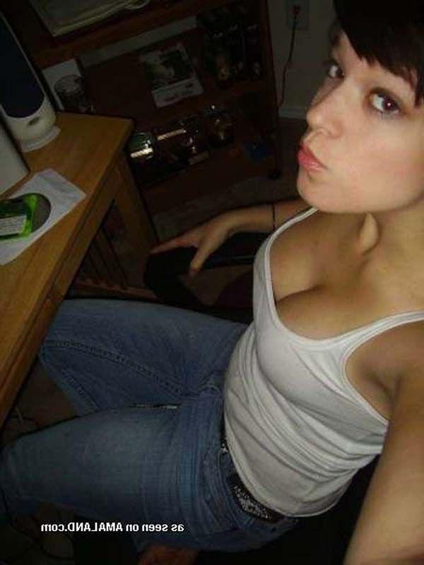 16P Pictures of hot girlfriends with cameras