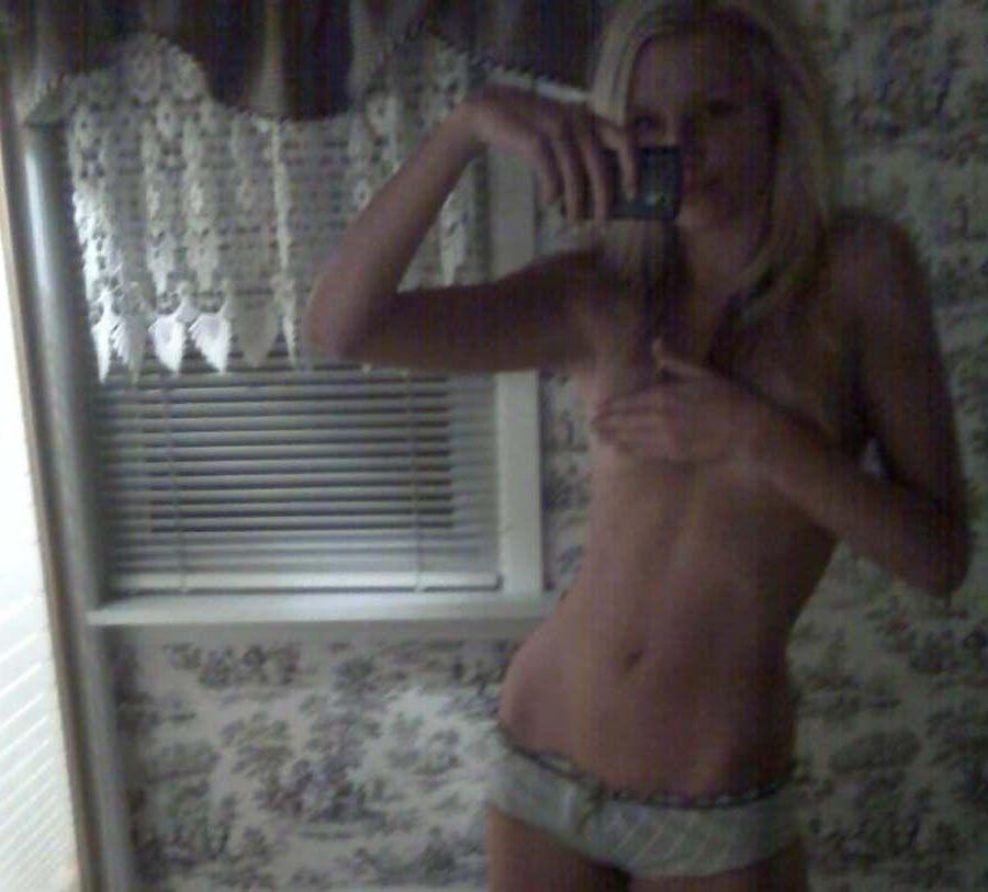 16P Pictures of hot girlfriends with cameras