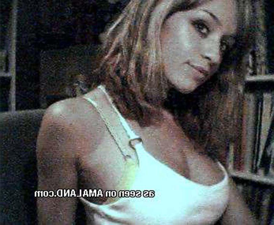 16P Pictures of hot slutty girlfriends with cameras