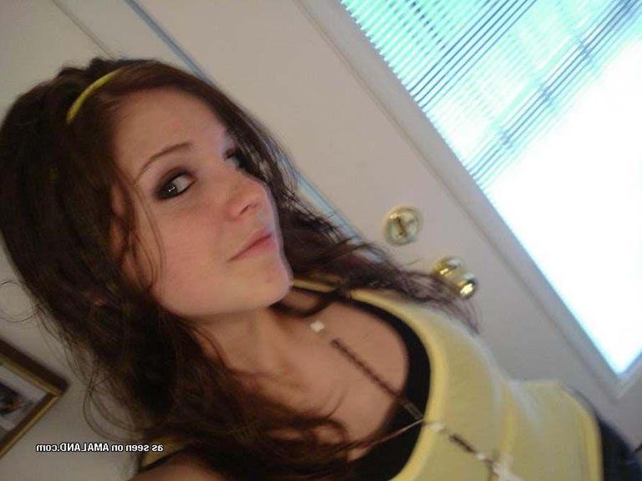 16P Pictures of hot slutty girlfriends with cameras