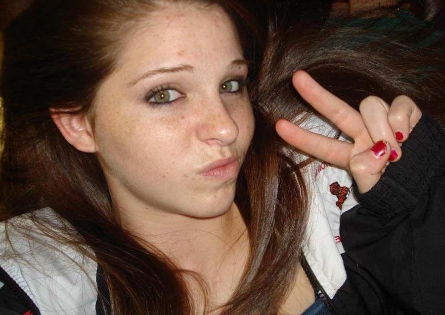 16P Pictures of hot slutty girlfriends with cameras