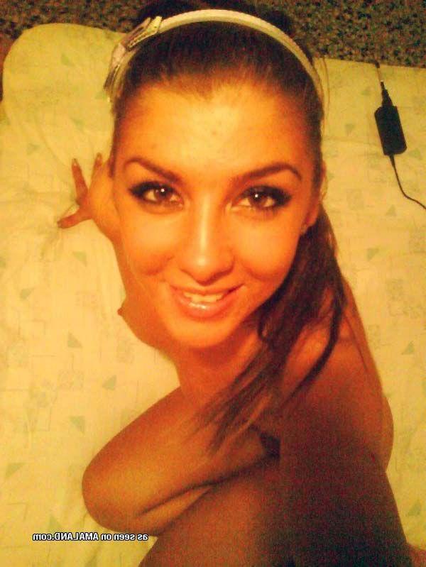 16P Pictures of hot girlfriends taking pics of themselves