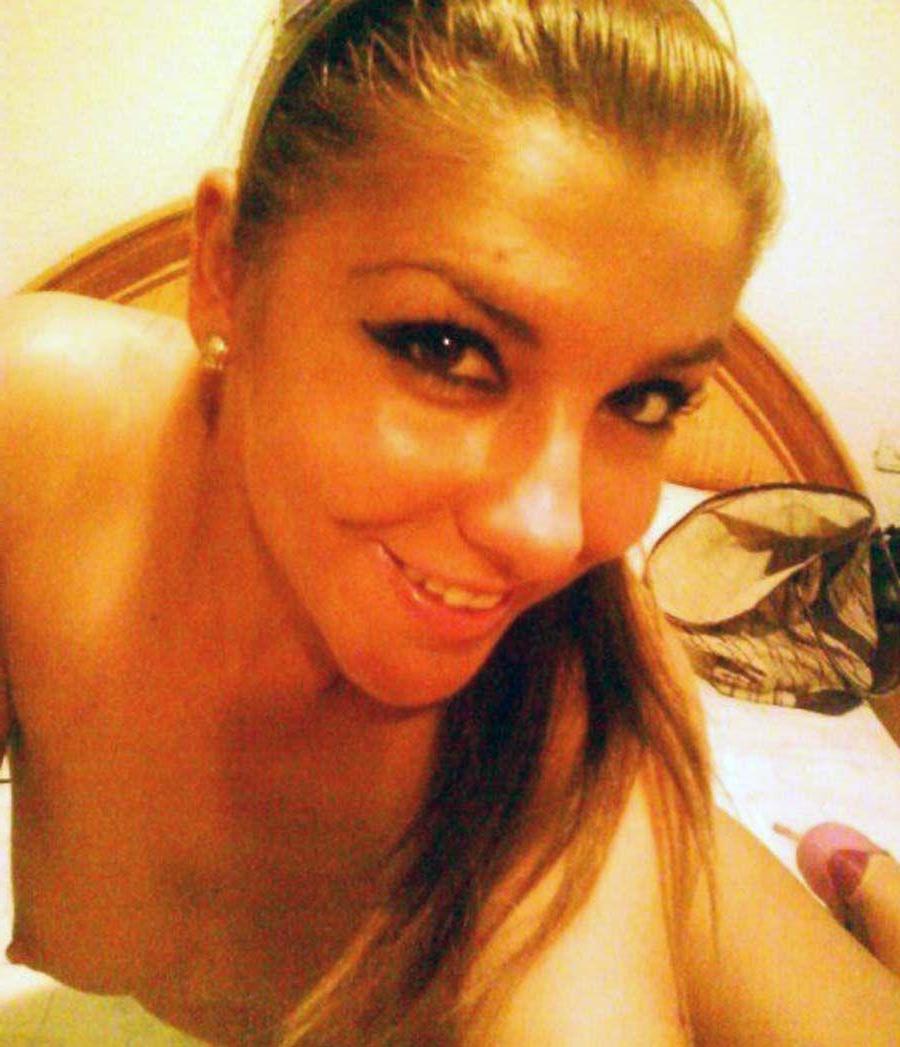 16P Pictures of hot girlfriends taking pics of themselves
