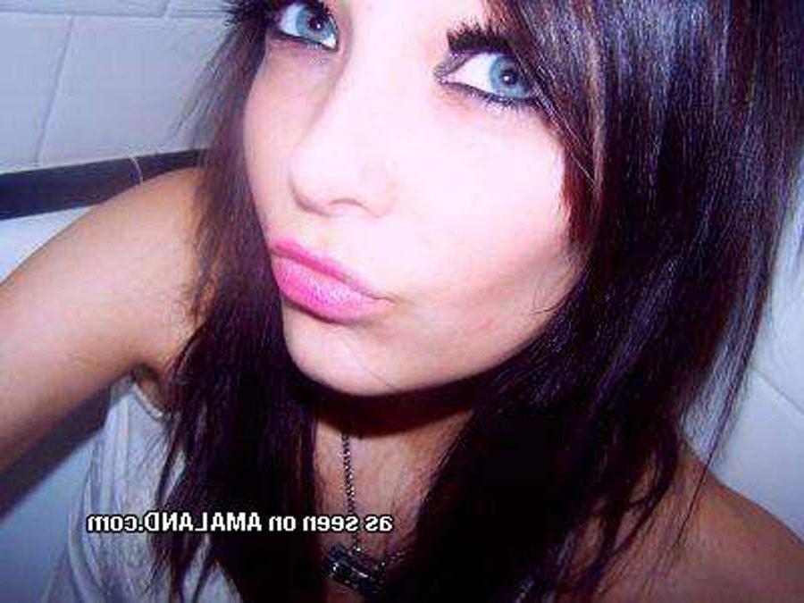 16P Pictures of hot girlfriends taking pics of themselves