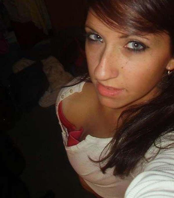 16P Pictures of hot girlfriends taking pics of themselves
