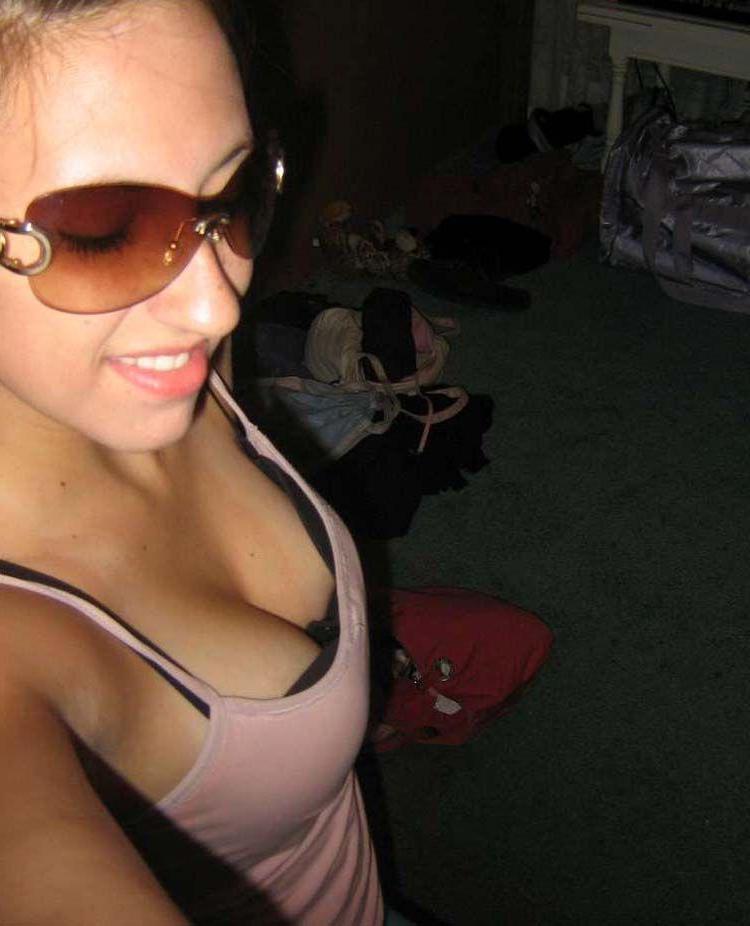 16P Pictures of hot girlfriends taking pics of themselves