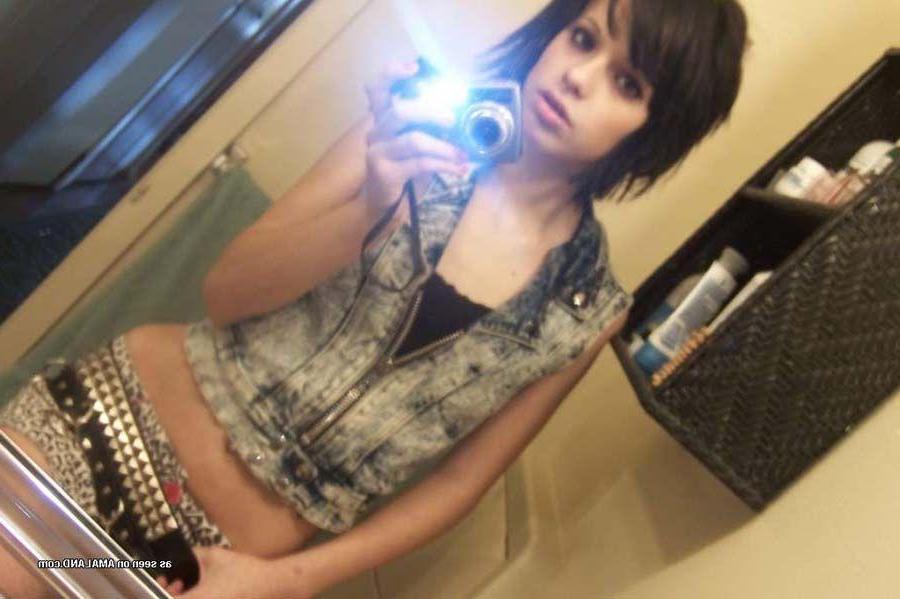 16P Pictures of hot teen girlfriends taking sexy pics of themselves