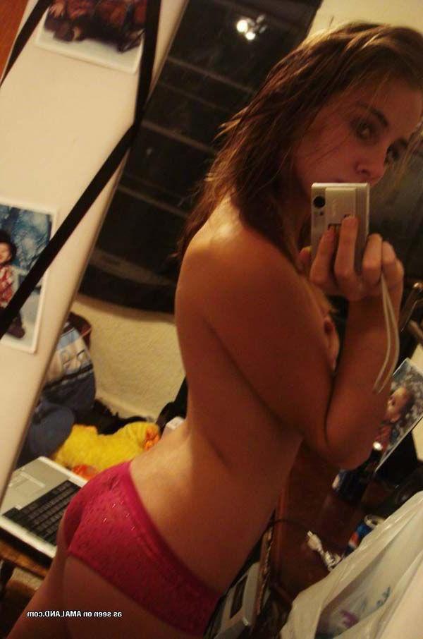 16P Pictures of sexy girlfriends taking pics of their hot bodies