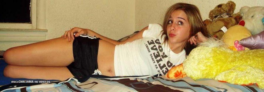16P Pictures of sexy girlfriends taking pics of their hot bodies