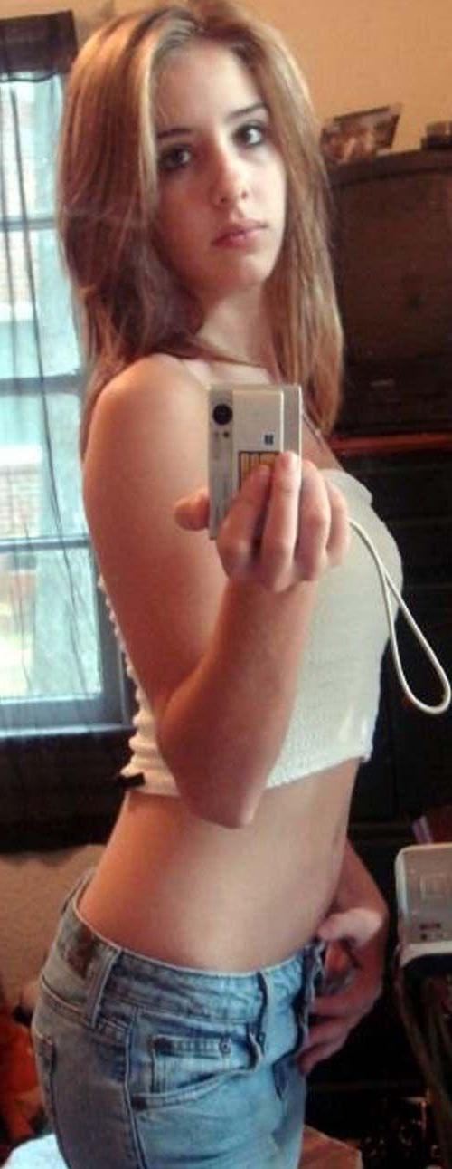 16P Pictures of sexy girlfriends taking pics of their hot bodies