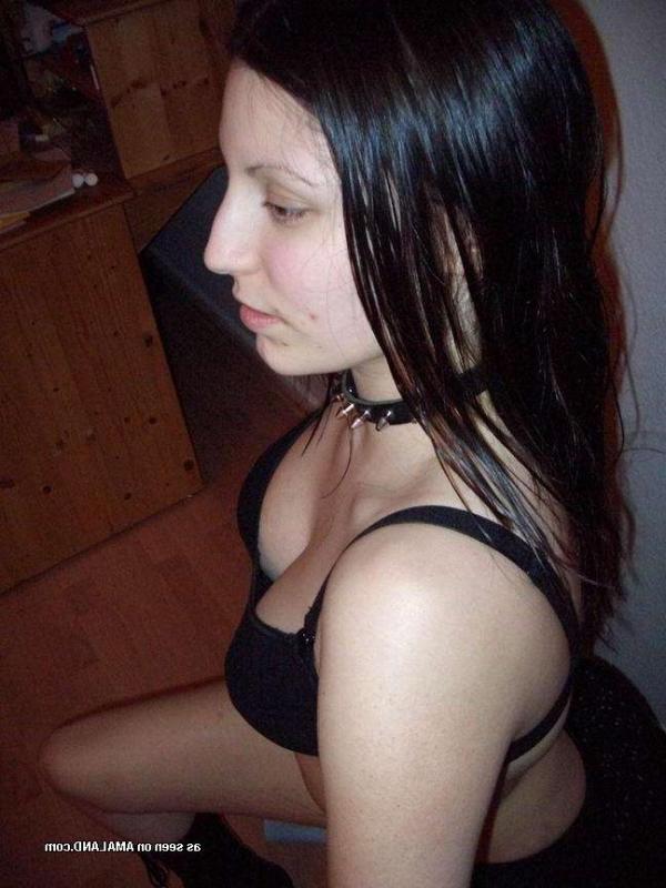 16P Pictures of a hot brunette amateur GF sucking on a huge stiff cock