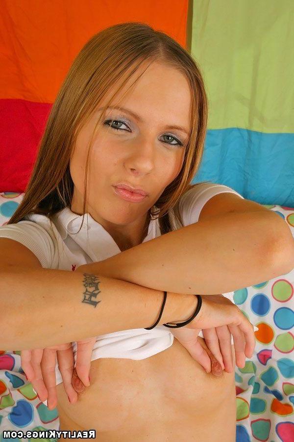 20P Pictures of Melissa Moss taking a huge load in her pretty mouth