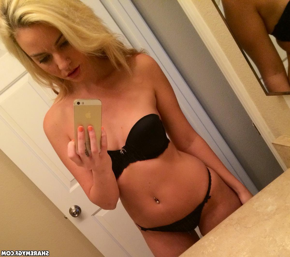 12P Various hot GFs share selfies of their nude bodies