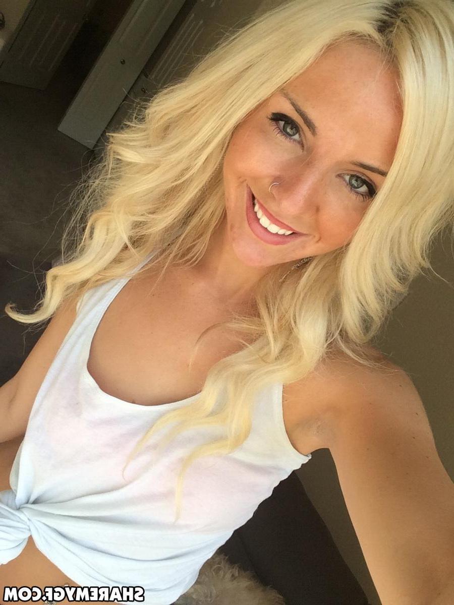 12P Various hot GFs share selfies of their nude bodies