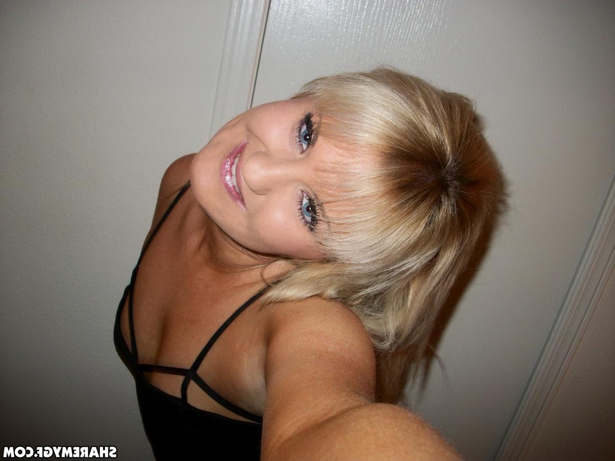 20P Blonde GF takes some selfies of her hot pussy