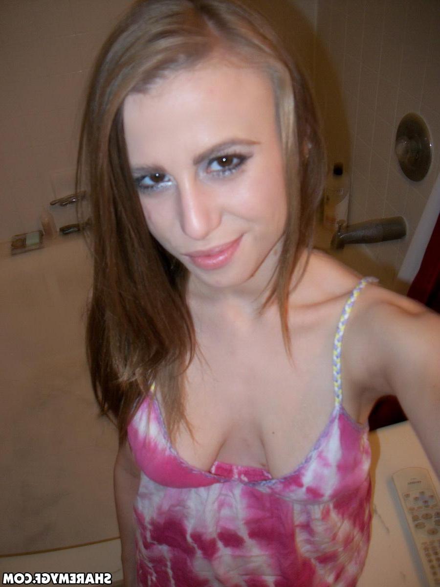 20P Amateur GF shares selfies of her boobs