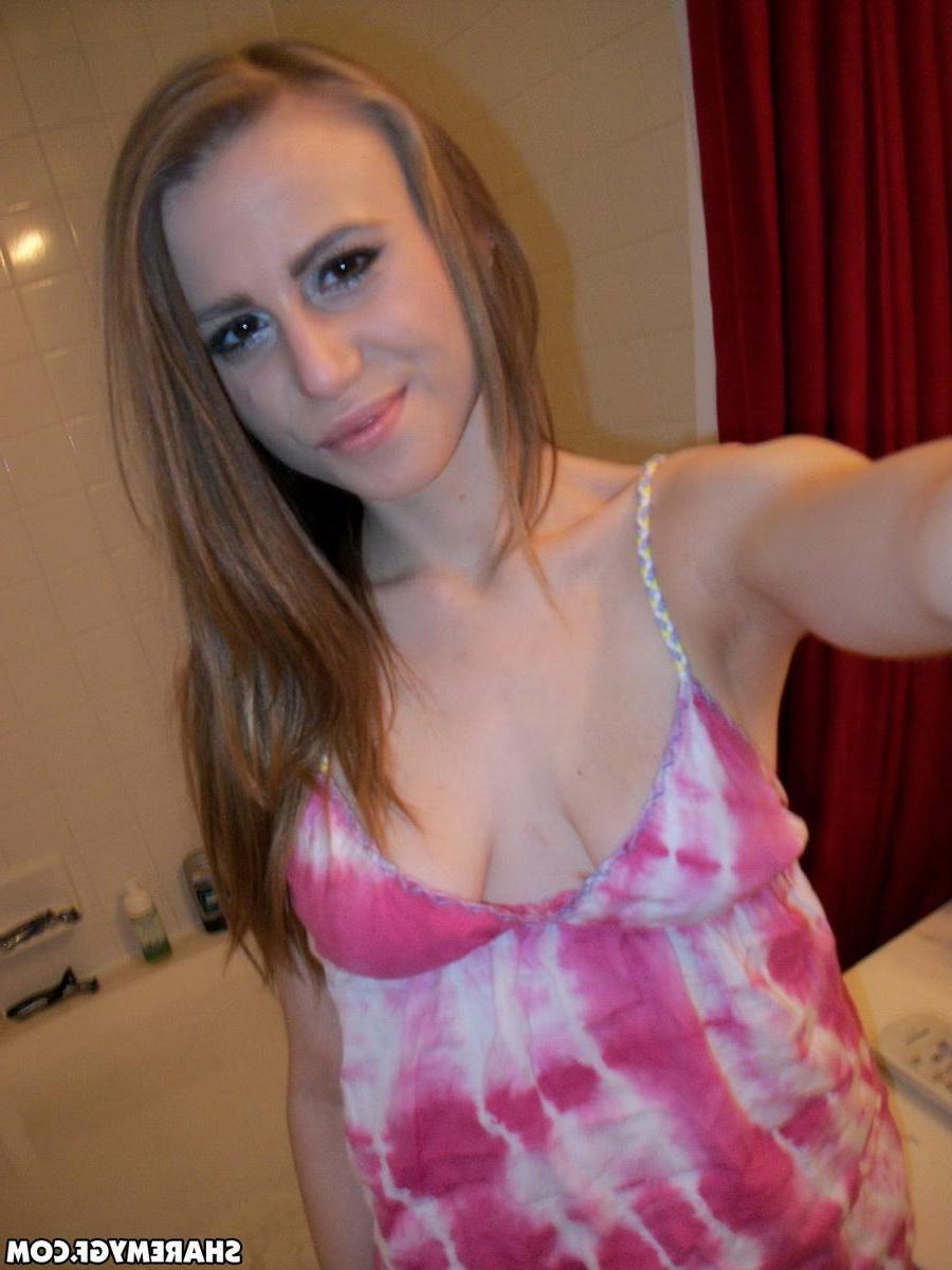 20P Amateur GF shares selfies of her boobs