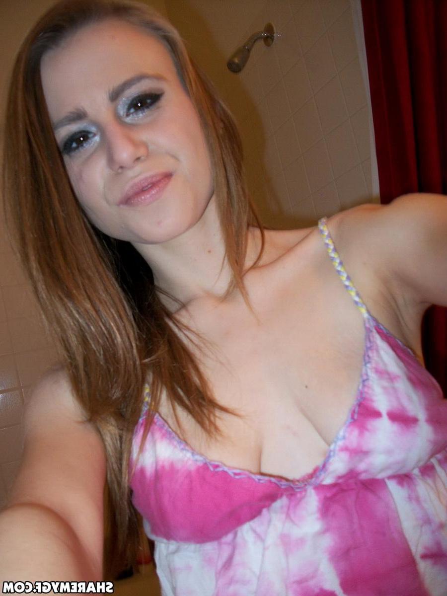 20P Amateur GF shares selfies of her boobs
