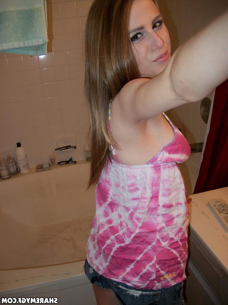 20P Amateur GF shares selfies of her boobs