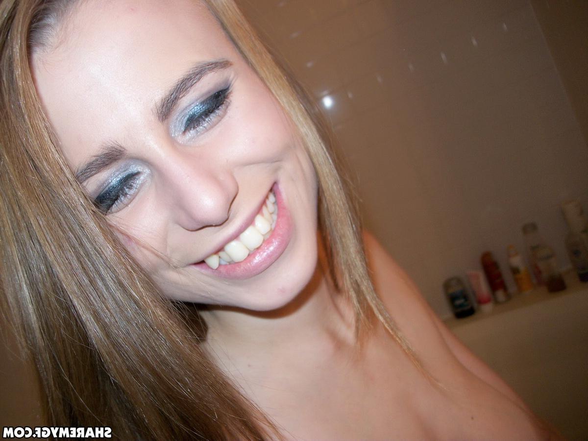 20P Amateur GF shares selfies of her boobs
