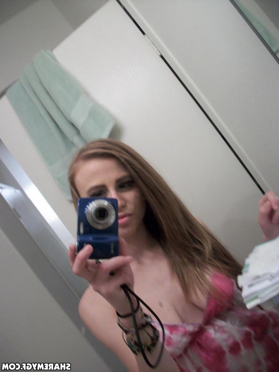 20P Amateur GF shares selfies of her boobs