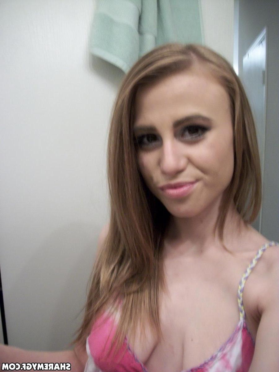 20P Amateur GF shares selfies of her boobs