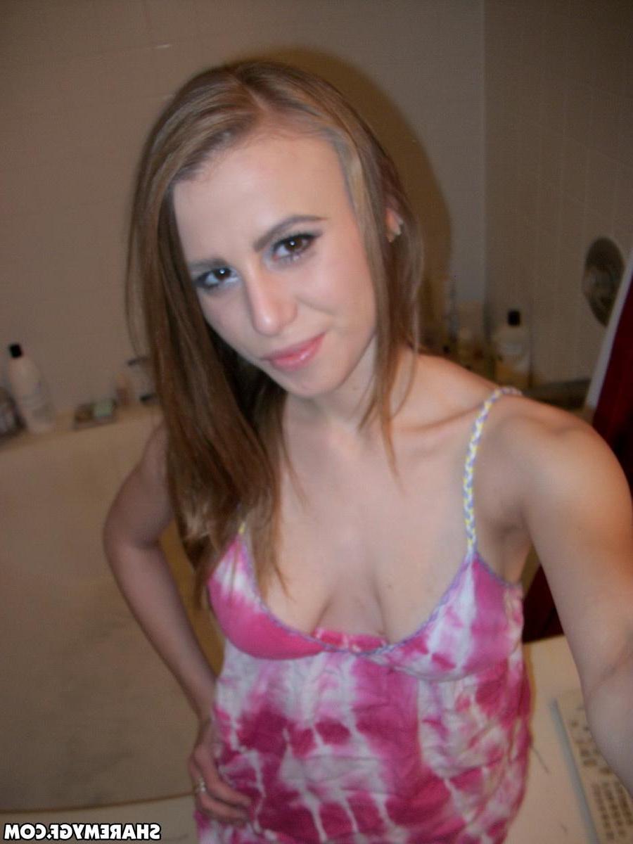 20P Amateur GF shares selfies of her boobs
