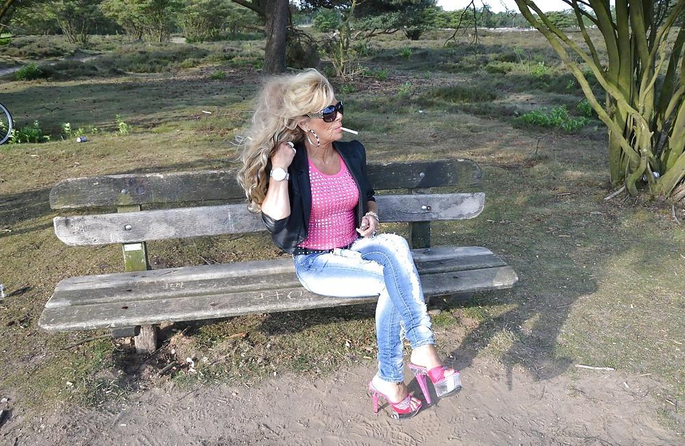 25P Beautiful or ugly 70yo+ Lady