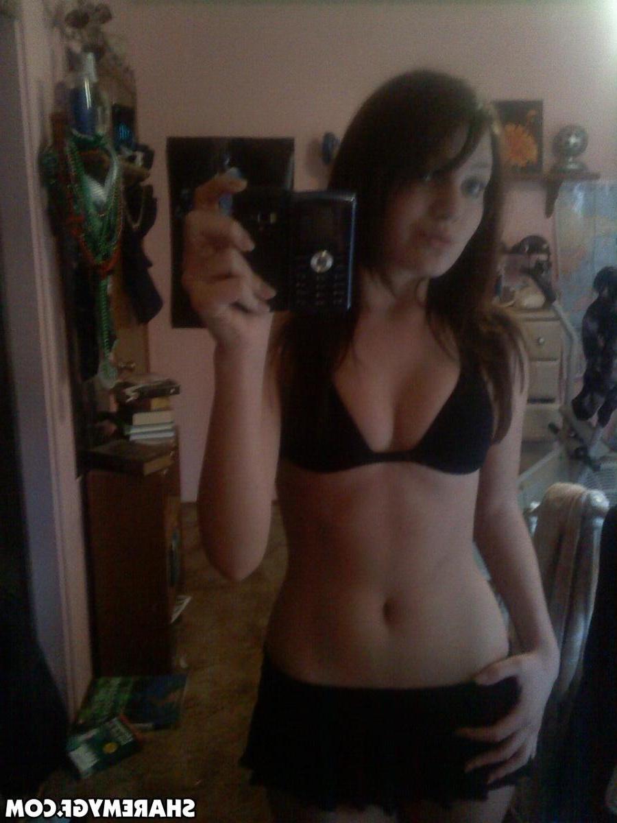 20P Redhead GF shares some hot selfies and candids of her hot body