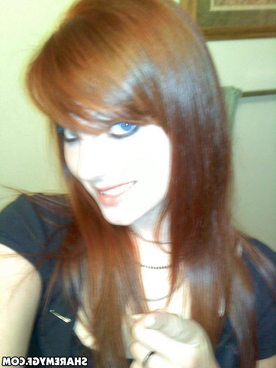 20P Redhead GF shares some hot selfies and candids of her hot body