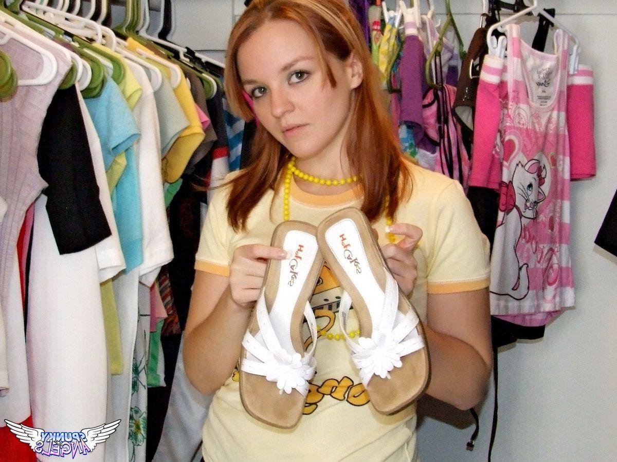 20P Pictures of a hot redhead teen showing her pussy and tits