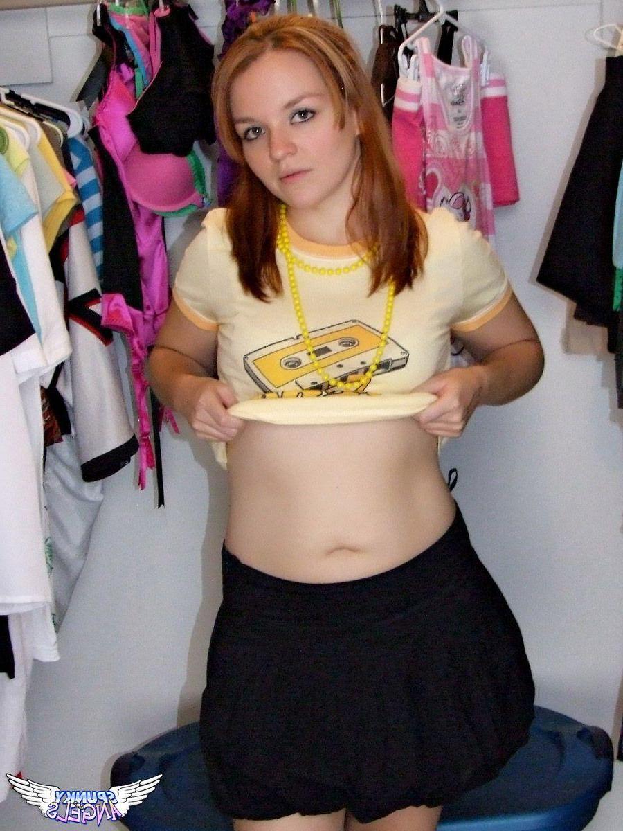 20P Pictures of a hot redhead teen showing her pussy and tits