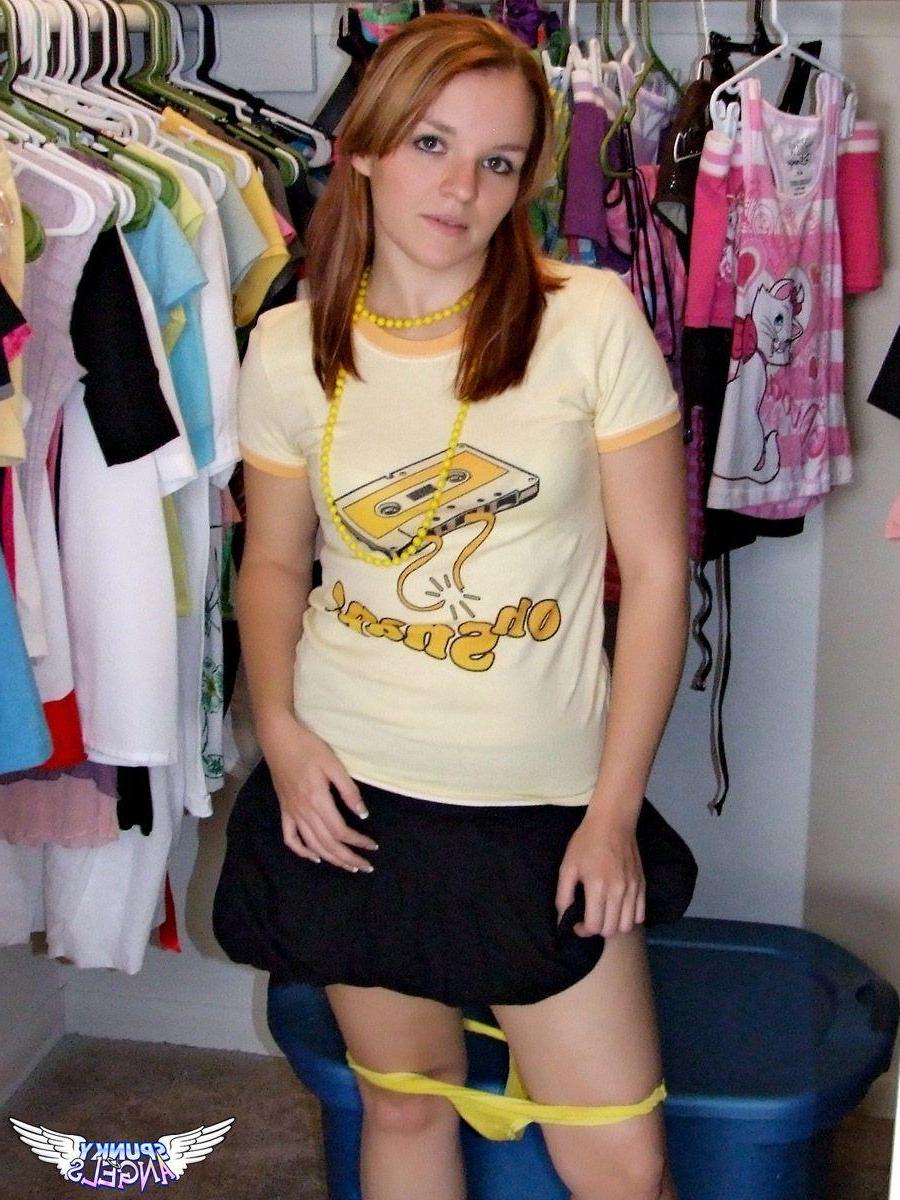 20P Pictures of a hot redhead teen showing her pussy and tits