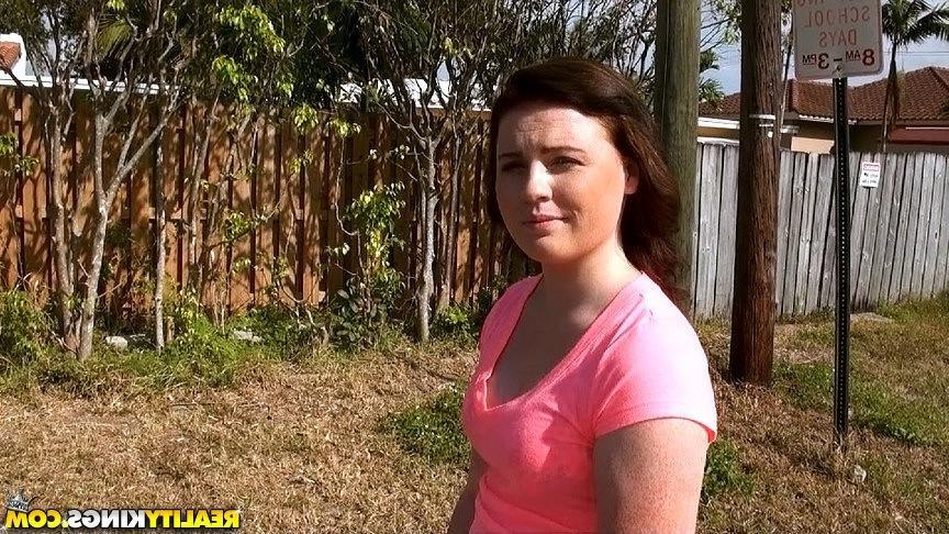 20P Brunette amateur Aubrie Cummings puts out for help with her car trouble