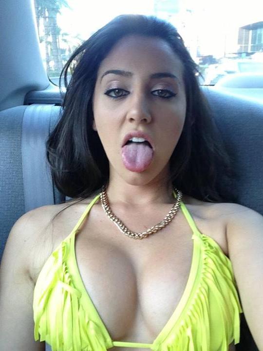 15P Hot teen girls take pics of their incredible bodies