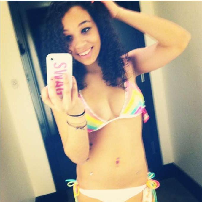 15P Hot teen girls take pics of their incredible bodies